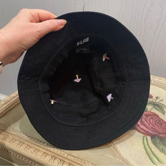 A-LAB Black Cotton Whimsical Embroidered Mushrooms Bucket Hat Unisex - Picture 9 of 12